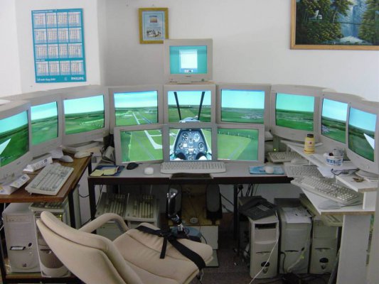 Flight-Simulator-13-monitors.JPG