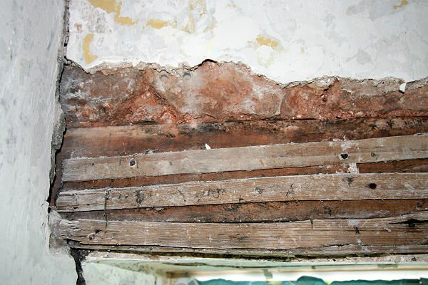 laths over lintel web.jpg