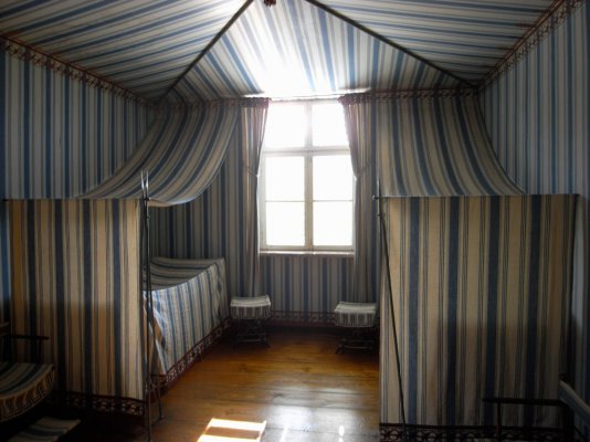 chalottenhof tent room.jpg