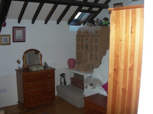 Bedroom 005.JPG