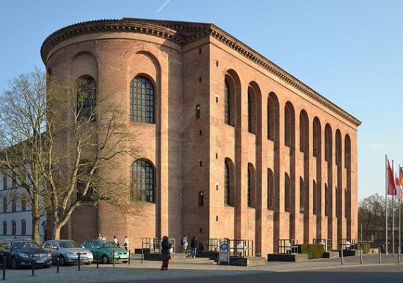 Trier Aula Palatina.jpg