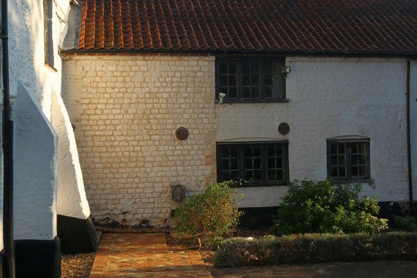 cottage1.JPG