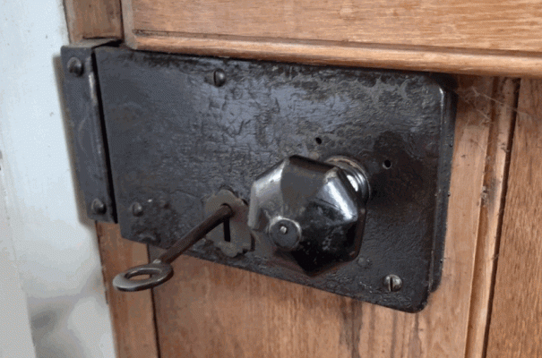 Door lock.gif